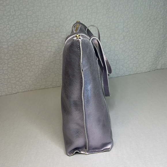 G.I.L.I  METALLIC LEATHER ZIP TOP TOTE - Picture 4 of 16